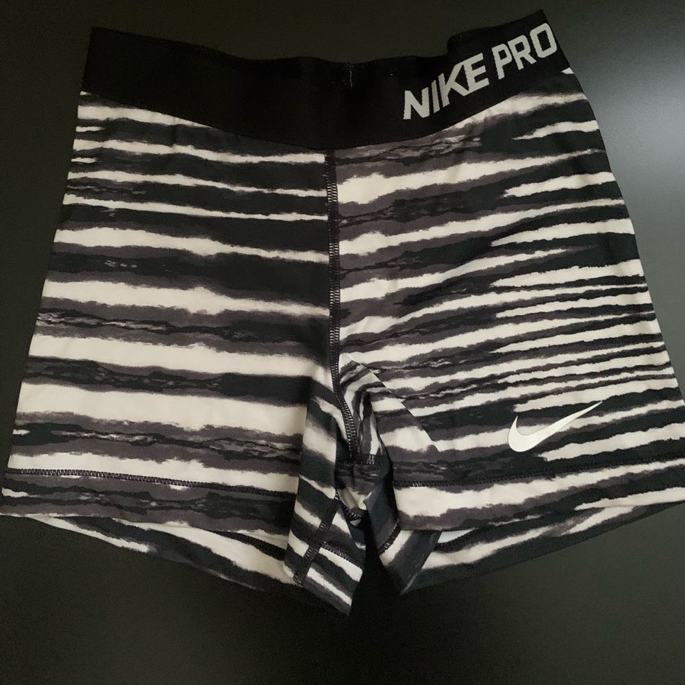 🚨 BEING DONATED 8/17. Nike Pro spandex